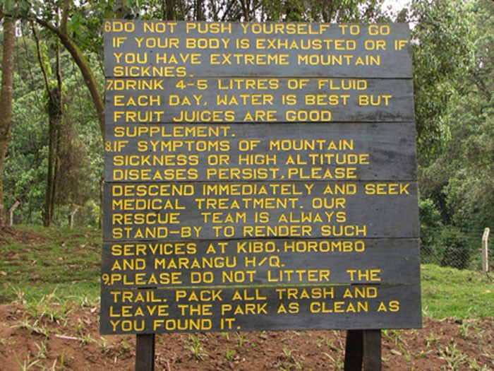 Cartel 2 precaucaciones médicas Kilimanjaro